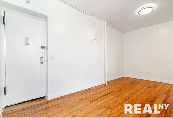 Rented by REAL New York | media 9