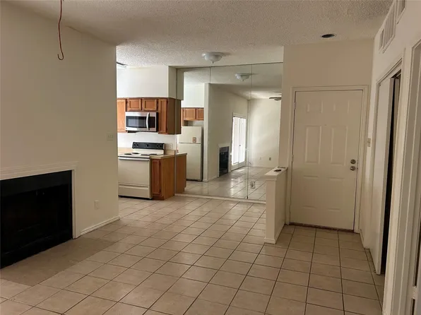 9747 Whitehurst Dr APT 85, Dallas, TX 75243