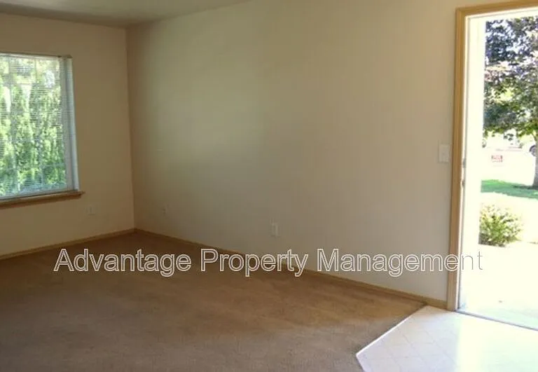 739 Jackson St W #3 — Photo 6