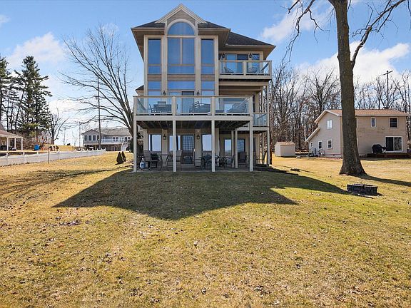 2nd image of 2490 Lakeview Dr