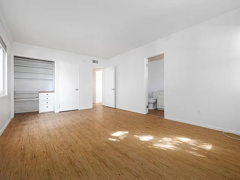 6985 Wisconsin Ave — Photo 6