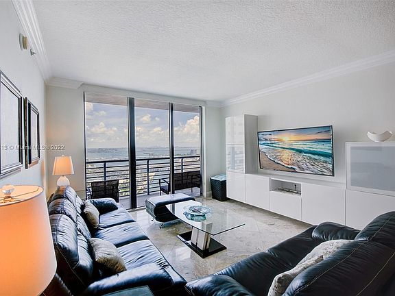 3rd image of 325 Biscayne Blvd #4222