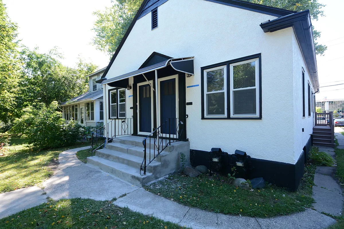 Building Photo - 1208 Sherburne Ave