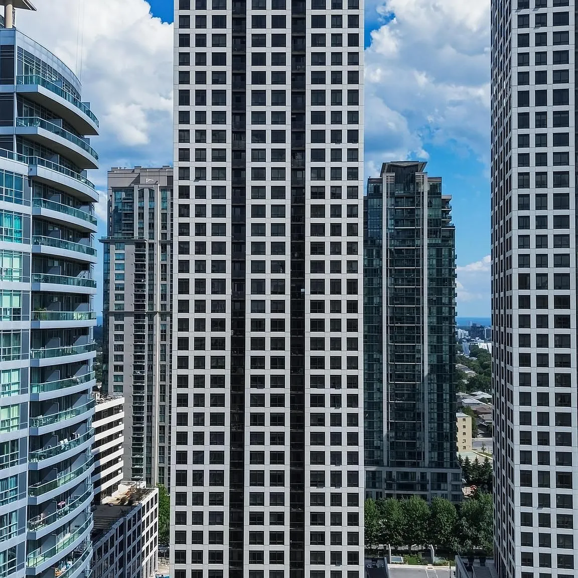 Edge Towers - Tower 2 — Photo 1