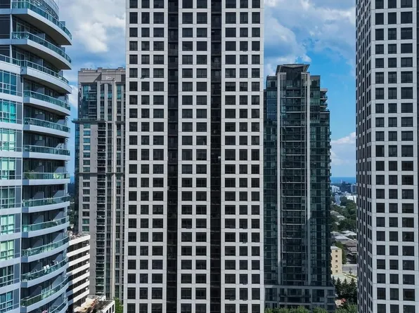 30 Elm Dr W, Mississauga, ON