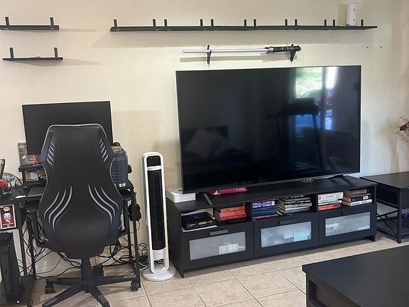 3rd image of 150 Chambers St Unit 2