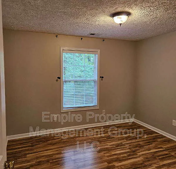 202 Castlebury Dr — Photo 14