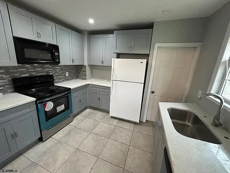 1405 Langston Ave — Photo 4