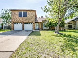 3327 Kelley Ln, Grand Prairie, TX 75052