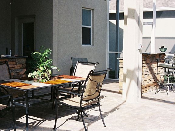 Outdoor Kitchen and Bar