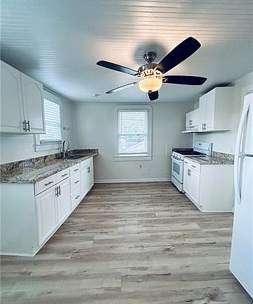 4th image of 580 1/2 Avenue G #A
