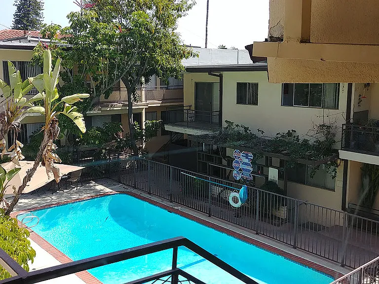 Courtyard at Cordova Apts — Photo 10