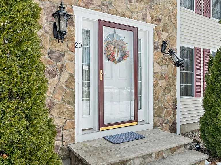 20 Ordway Ln — Photo 2