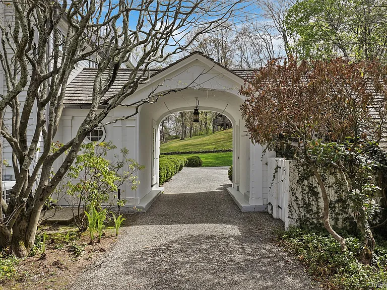 213 Baldwin Rd — Photo 2