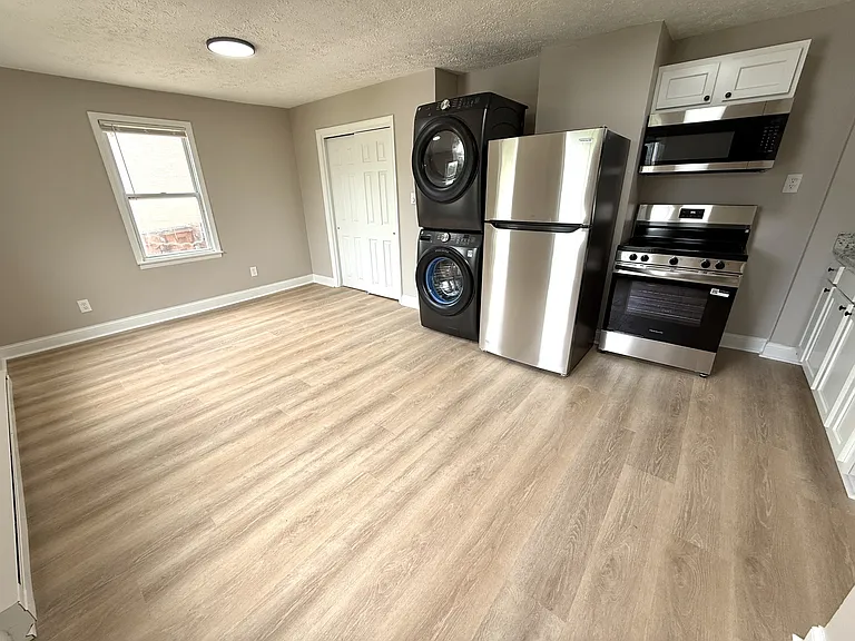 121 N Broadway St #5 — Photo 4