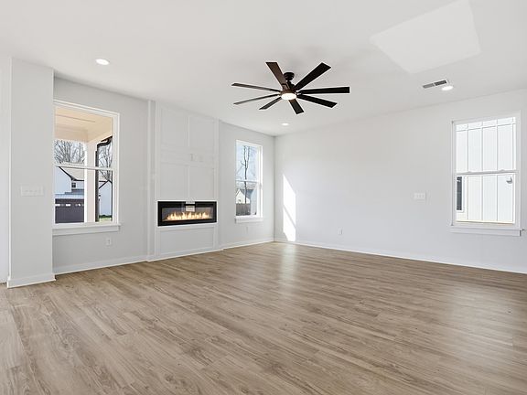 4th image of 170 Buncombe St