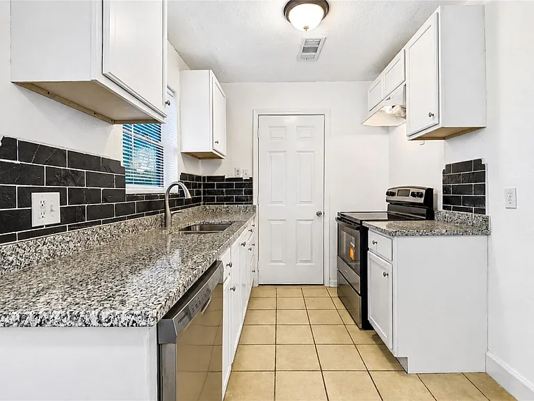 1206 Gary Ave — Photo 10