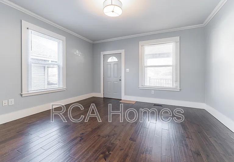 1037 E Tabor St — Photo 5