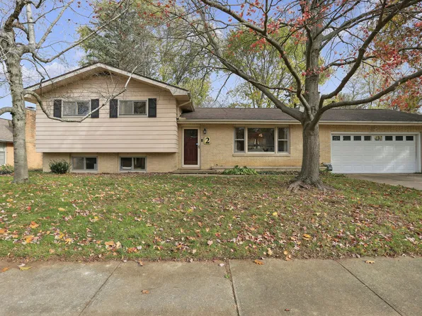2 Bel Air Ct, Champaign, IL 61820