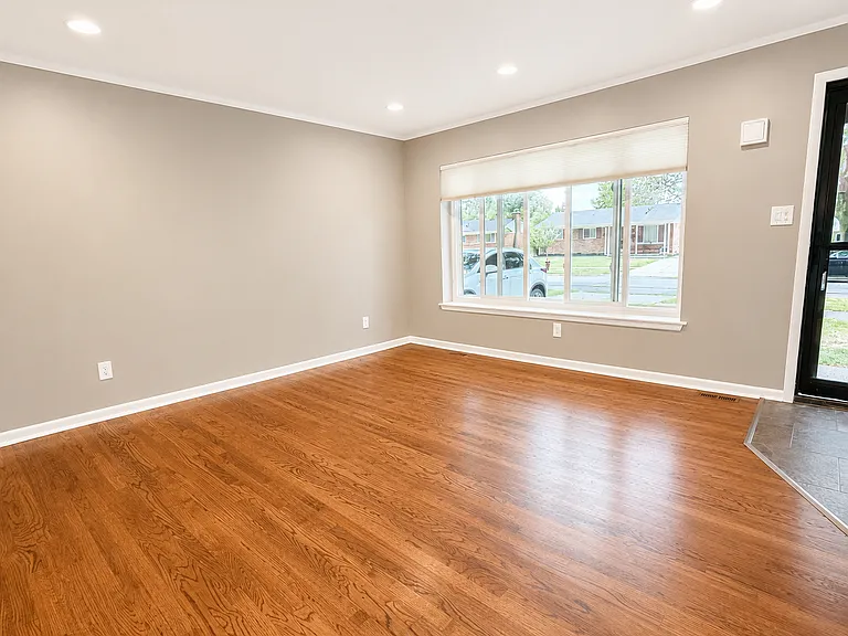 1210 Kenilworth Pl — Photo 3