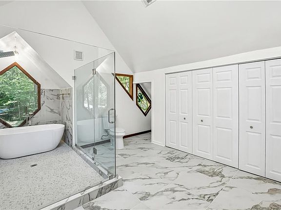 25th image of 2965 Pond View Ct