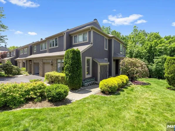 289 Vista View Dr, Mahwah, NJ 07430