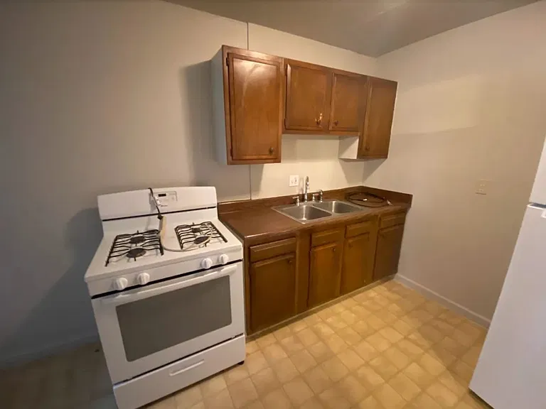 520 Alexander Rd — Photo 4