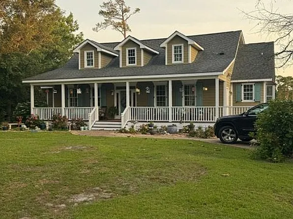 127 Holly Ln, Beaufort, NC 28516