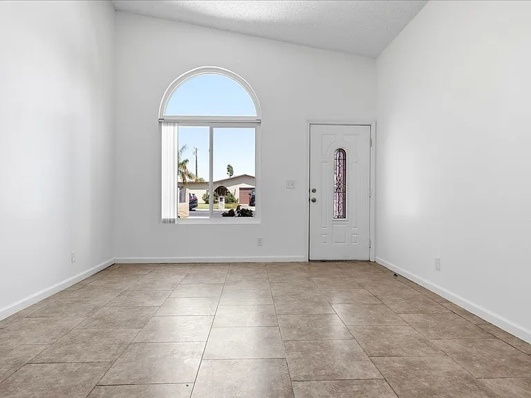 31601 Avenida Maravilla — Photo 9