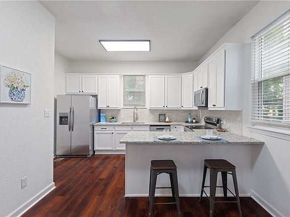 5th image of 205 W 36th St