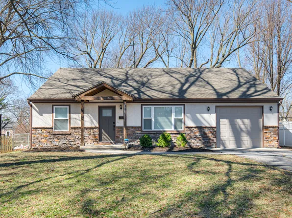 7616 Foster St, Overland Park, KS 66204