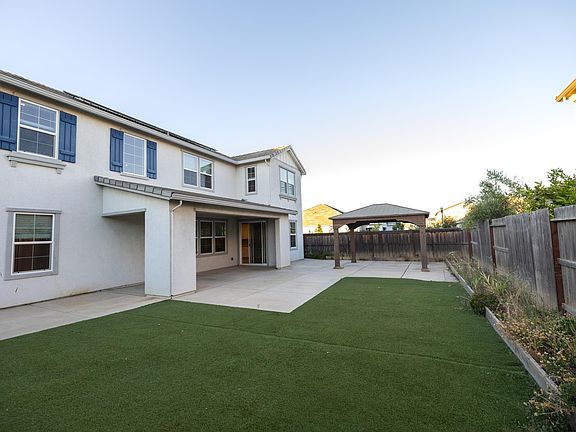 3rd image of 10400 Montaria Way