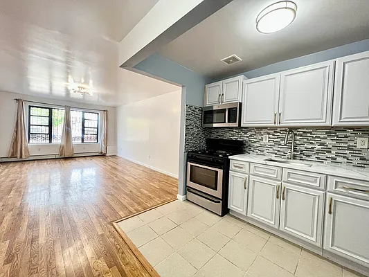 Rented by Pear NYC LLC | media 12