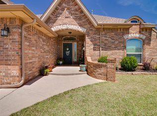 11713 SW 20th St, Yukon, OK 73099