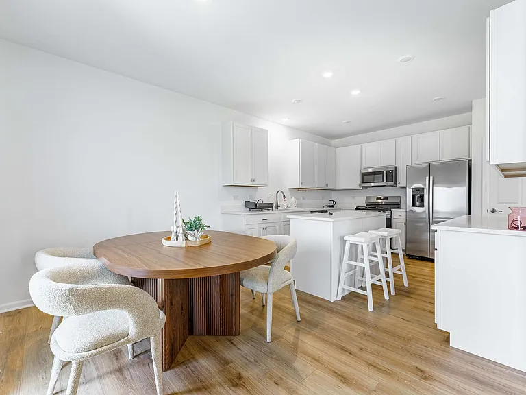 7710 Nightshade Ln #7710 — Photo 4