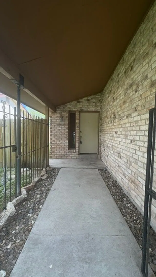 3 bedroom 2 bath house in Calallen area — Photo 2
