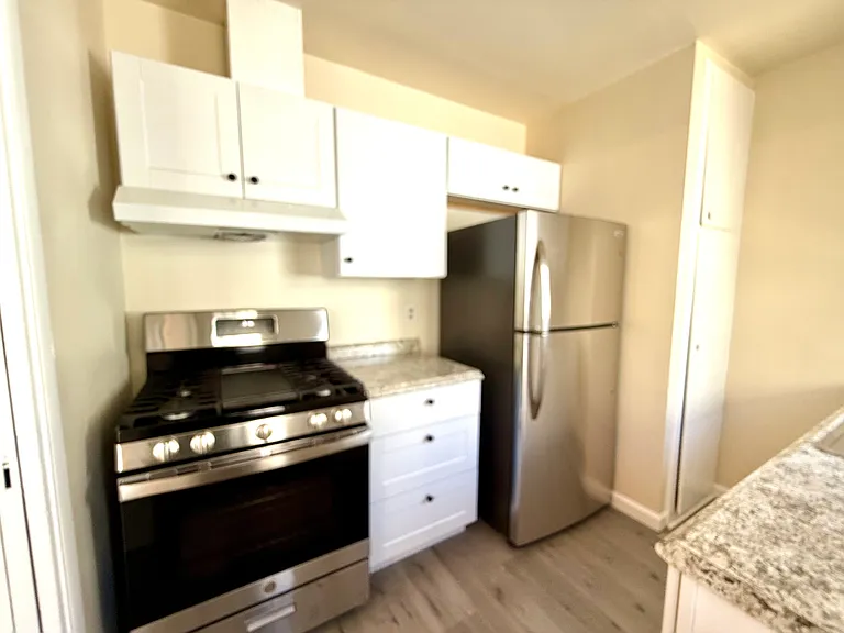 7234 S La Cienega Blvd #4 — Photo 3
