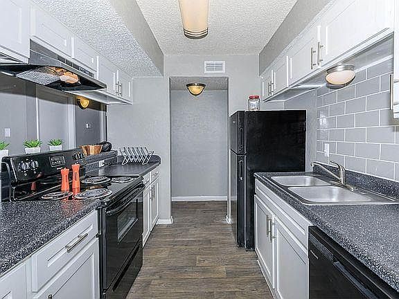 4th image of 3501 Pin Oak Dr #06763d2ec