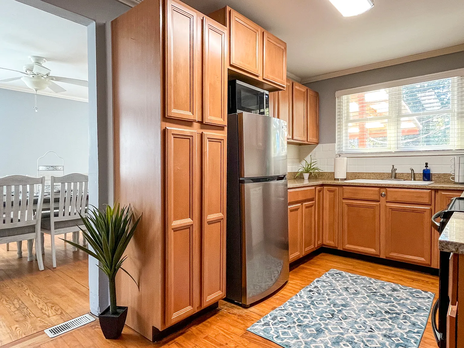 3 bed, $2,400 — Photo 4