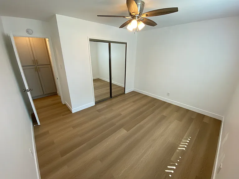 Sussex House Apartments — Photo 22