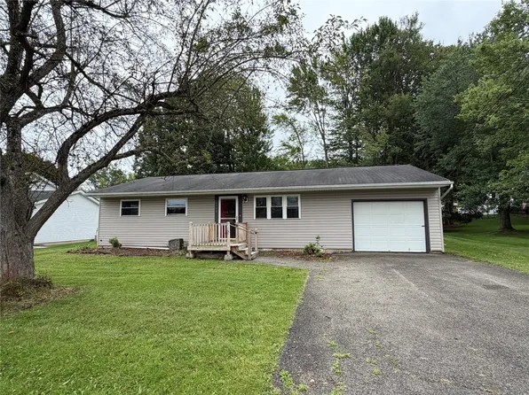 1904 Debra Dr, Vestal, NY 13850