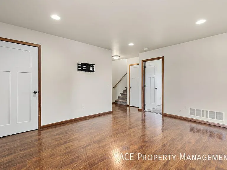 3119 New England St — Photo 10