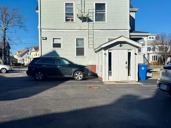 209 Cottage St #3, Pawtucket, RI 02860