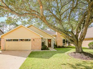 60 Alexander Ct, Angleton, TX 77515