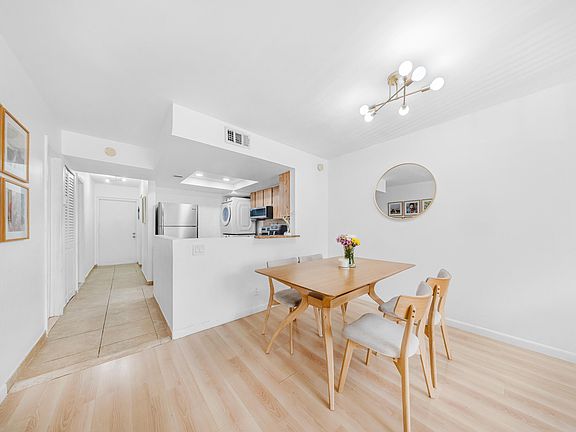 3rd image of 3249 Riverside #D-202