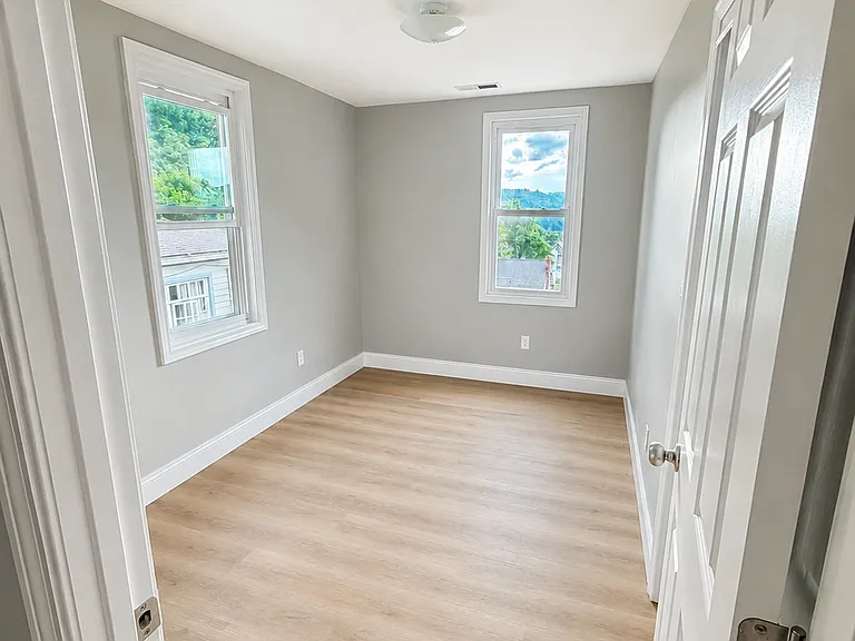 745 Russell Ave — Photo 7
