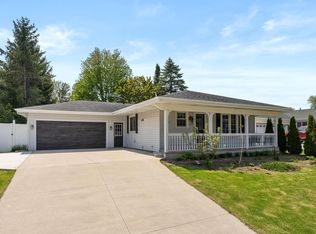 1374 Hubbard Cir, Manitowoc, WI 54220