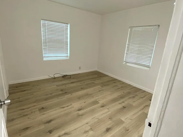 1448 NW 4th St — Photo 7