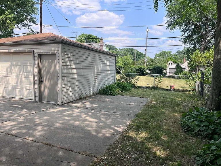 3051 Queen St — Photo 30