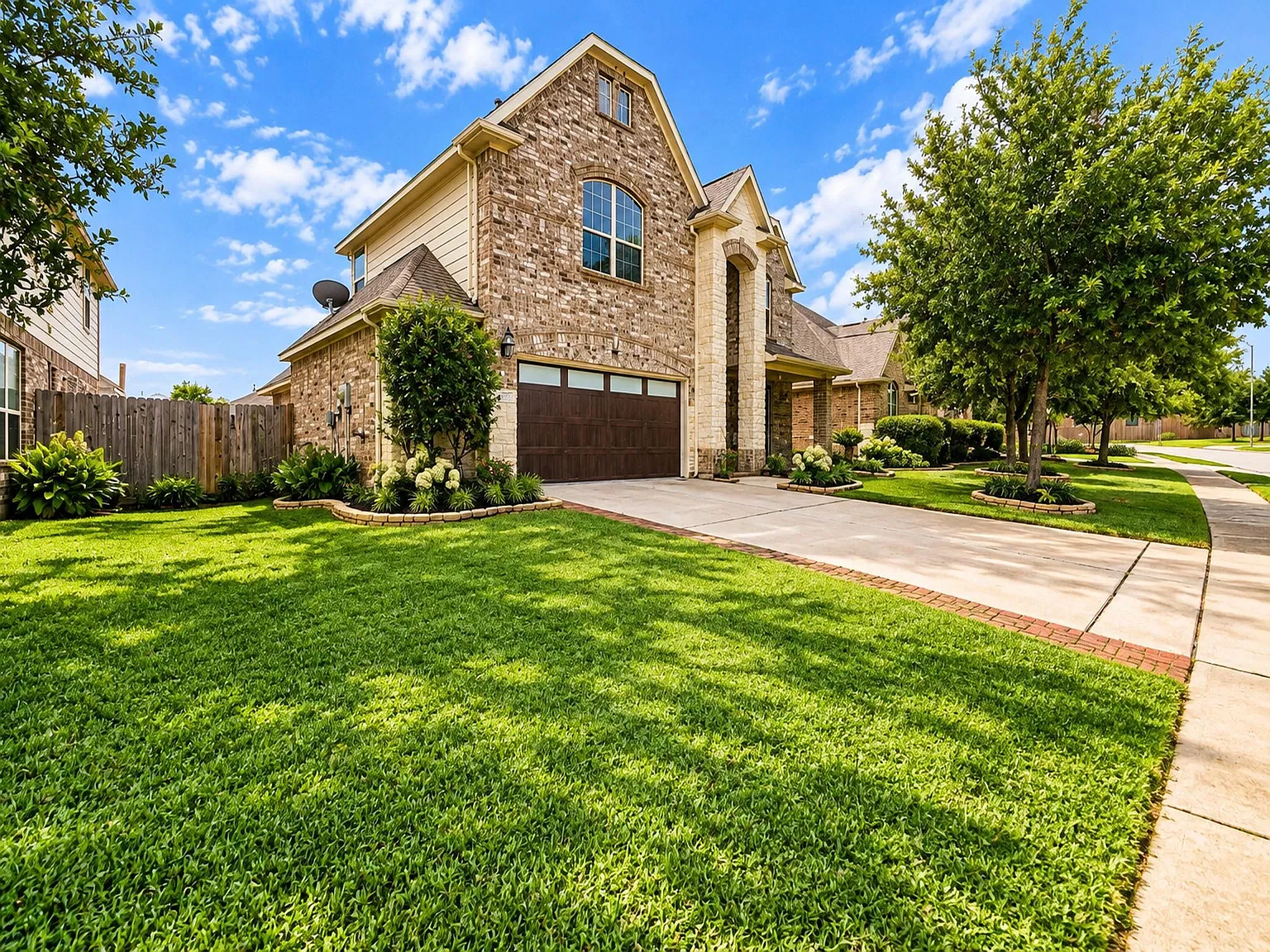 4 bed, 3.5 bath, 2765 sqft, $3,000 — Photo 2